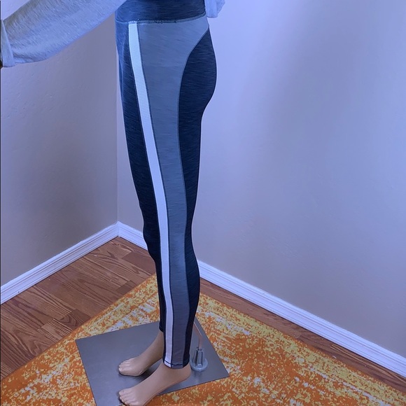 Under Armour Gray & Side Striped Leggings Size Med - Picture 6 of 8
